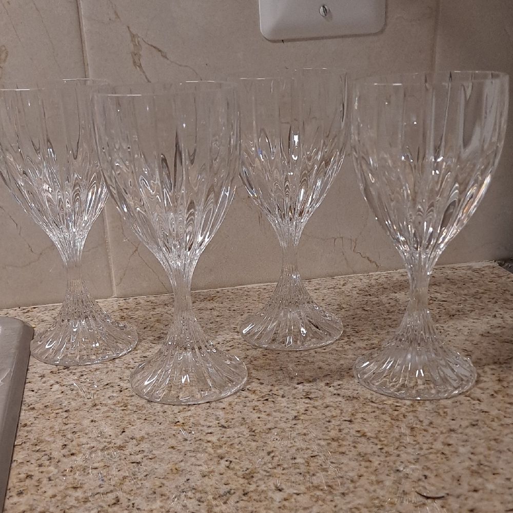 Mikasa Crystal Clear Wine Glass Set